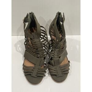 Heart in D Strappy Heels Faux Leather Open Toe Shoes Olive Green Size 9 EUC!